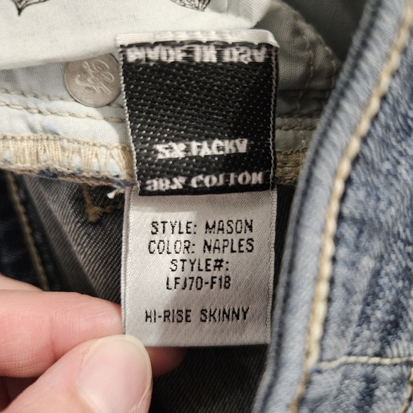 NWT Lovers + Friends High Rise Ripped Distressed "Mason" Jeans in Naples Wash - Picture 10 of 10